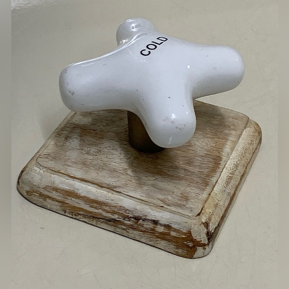 Repurposed Vintage Porcelain Faucet Handle Wall Mounting Coat Hanger - Picture 15 of 16